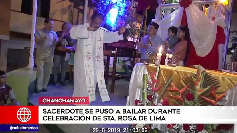 Sacerdote sorprende con sus pasos de baile en celebración de Santa Rosa