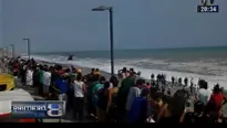 Salvan a dos menores de morir ahogados en playa Costanera / Foto: Captura Canal N