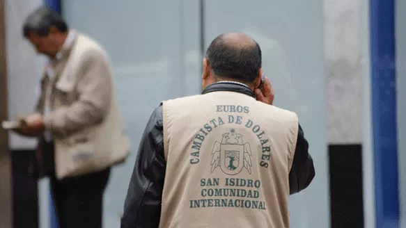 San Isidro prohibe que cambistas trabajen en las calles. Foto: La República