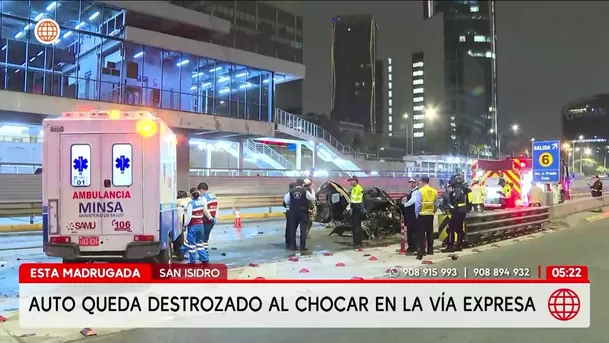 San Isidro: Auto queda destrozado tras volcar en la Vía Expresa. Foto: América Noticias