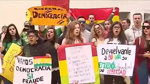 Ciudadanos bolivianos protestan en su embajada en San Isidro. Canal N