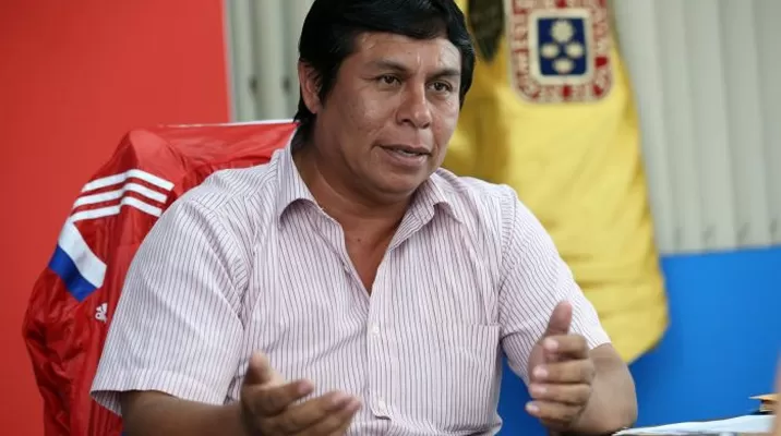Alcalde Juan Navarro dijo sentirse impotente ante los atentados a colegios / Foto: Andina Alcalde Juan Navarro dijo sentirse impotente ante los atentados a colegios / Foto: Andina