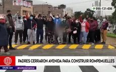 San Juan de Lurigancho: Padres cerraron avenida para construir rompemuelles - Noticias de padre