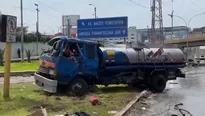 Camión cisterna que transportaba petróleo se volcó en SJM - Foto y video: América Noticias