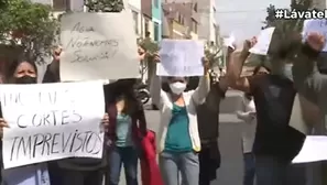 Vecinos protestan por falta de agua.