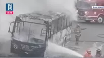 Bus de transporte público se encendió en San Martín de Porres. Foto y video: Canal N