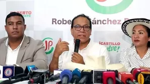 Roberto sanchez evitó a la prensa tras plenario y su comitiva protagonizó incidente. Foto: Andina / Video: Canal N