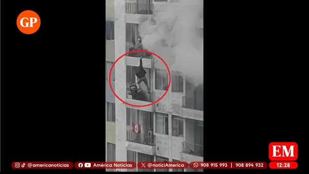 Vecinos escapan por paredes para salvarse de incendio en Santa Anita. Foto: América Noticias