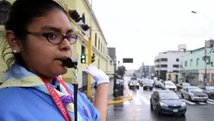 Scout dirigiendo el tránsito. Andina