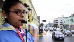 Scout dirigiendo el tránsito. Andina