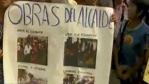 Pobladores de Santa Rosa protestaron en los exteriores de la Dircote. Foto: captura de TV