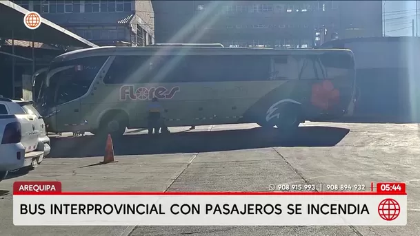 Se incendia bus con pasajeros en Arequipa. Foto: América Noticias Se incendia bus con pasajeros en Arequipa. Foto: América Noticias