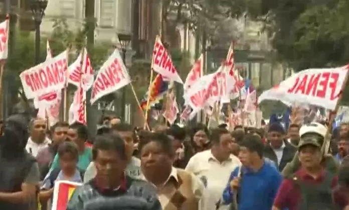 Se registra marcha en rechazo al Gobierno por las calles del Centro de Lima
