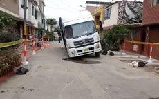 Sedapal enviará grúa para retirar camión de basura hundido en la vía en SMP - Noticias de aguas-servidas