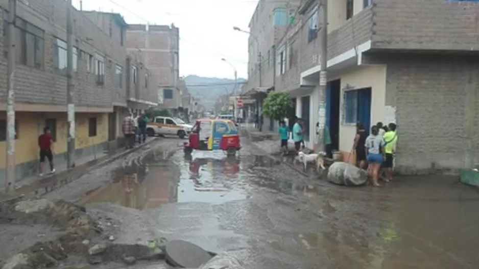 Sedapal inició succión de agua en zonas afectadas. Foto: Galo Castillo/América Noticias