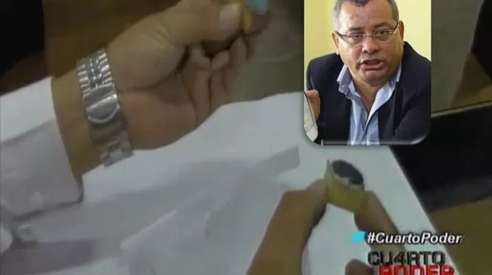 Sellos en forma de huellas digitales encontraron en sede de revista ‘Juez Justo’ Sellos en forma de huellas digitales encontraron en sede de revista ‘Juez Justo’