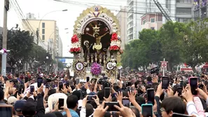 Durante la procesión, elementos tradicionales como el coro de las cantoras y las armadoras juegan un papel crucial. / Video: Canal N