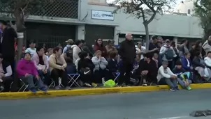 En la zona, se respira un ambiente de devoción y esperanza, con familias enteras participando en este evento. / Video: Canal N