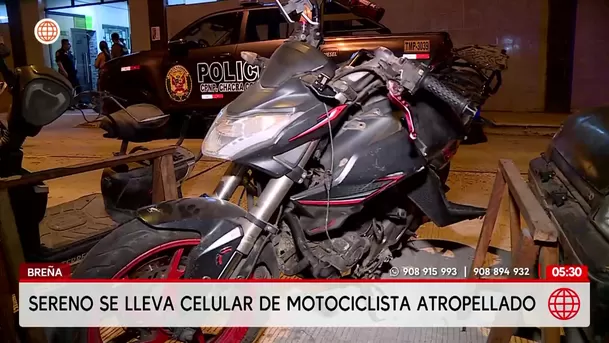 Sereno se lleva celular de motociclista accidentado en Breña. Foto: América Noticias