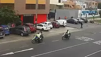 Serenos intervienen a presuntos "raqueteros" en moto 