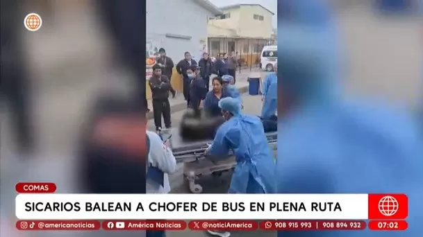 El ataque a balazos contra un bus en Comas fue grabado por cámaras de seguridad. El chofer, herido de gravedad, fue llevado al hospital. Foto: América TV El ataque a balazos contra un bus en Comas fue grabado por cámaras de seguridad. El chofer, herido de gravedad, fue llevado al hospital. Foto: América TV