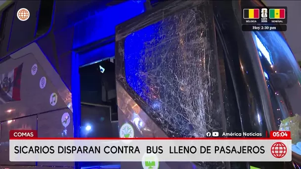 Sicarios disparan contra bus con pasajeros en Comas. Foto: América Noticias Sicarios disparan contra bus con pasajeros en Comas. Foto: América Noticias
