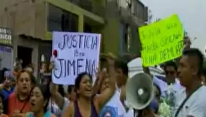 Protesta en comisaría tras muerte de niña.