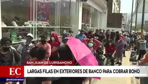 Largas colas se registraron en los exteriores de una agencia del Banco de la Nación