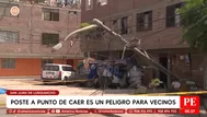 SJL: poste quedó colgando tras accidente con camión