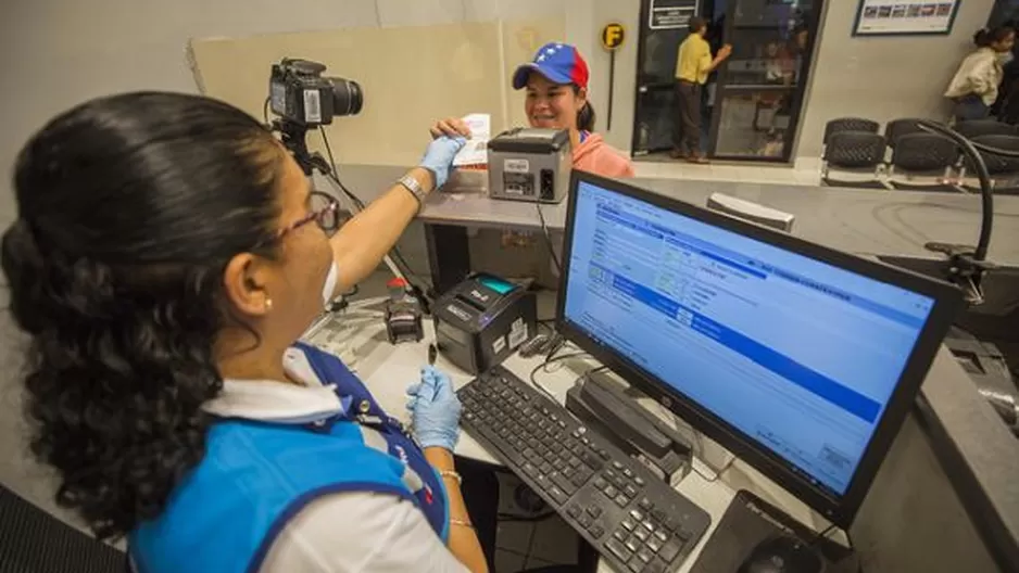 El PTP es un documento que acredita la situaci&oacute;n migratoria regular de los ciudadanos venezolanos. Foto: Migraciones