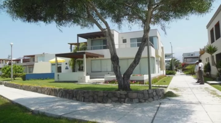 Foto: Andina / casa de playa que le perteneció a Nicolás Hermoza Ríos Foto: Andina / casa de playa que le perteneció a Nicolás Hermoza Ríos