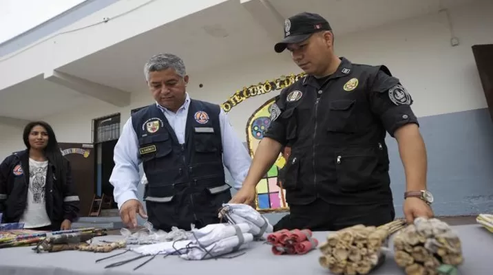 Artículos pirotécnicos fueron decomisados. Foto: La República Artículos pirotécnicos fueron decomisados. Foto: La República