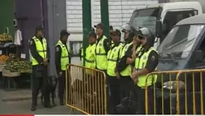 Ambulantes fueron retirados de frontis del mercado. Foto: captura de TV