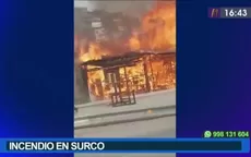 Surco: Incendio de gran magnitud en zona de puestos de madera en la Panamericana Sur - Noticias de corea-sur