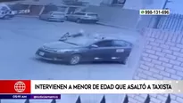 Una cámara de videovigilancia registró el aterrador momento que vivió  el taxista.