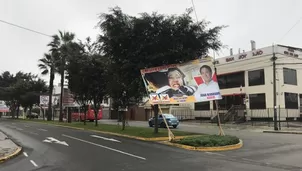 Panel a punto de caer. Foto: América Noticias