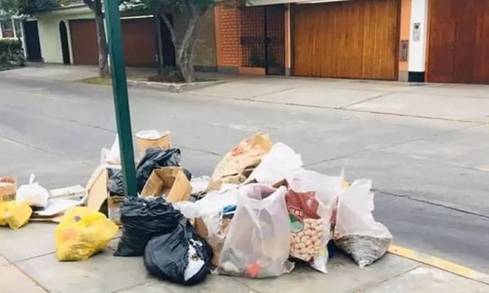 Registran acumulación de basura en calles de Surco