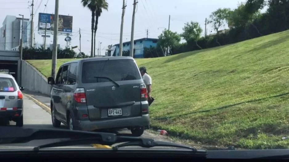 'Colectivo' en la Vía Expresa, en Surquillo. Foto: Twitter @claudia_alf