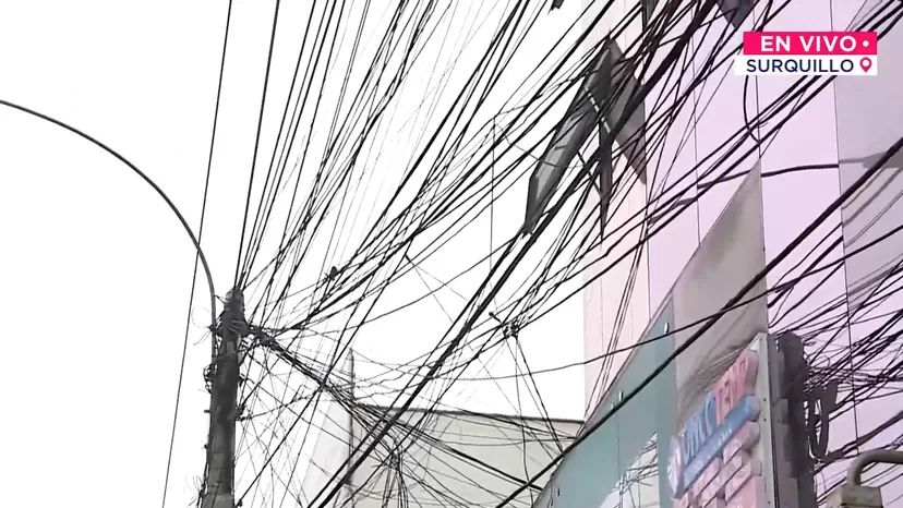 Surquillo: Maraña de cables en desuso afectan a transeúntes