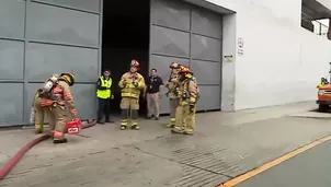 Bomberos controlaron incendio en Open Plaza Angamos de Surquillo. Canal N