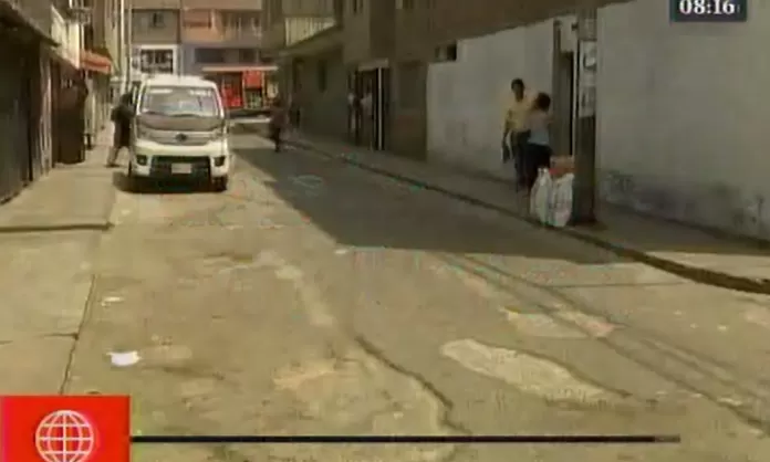 Surquillo: vecinos denuncian mal estado de pistas y veredas en urb ...