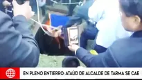 La caída del ataúd generó molestias ante los asistentes y familiares. Foto/Video: América Noticias