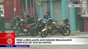 Servicio informal de taxi en moto.