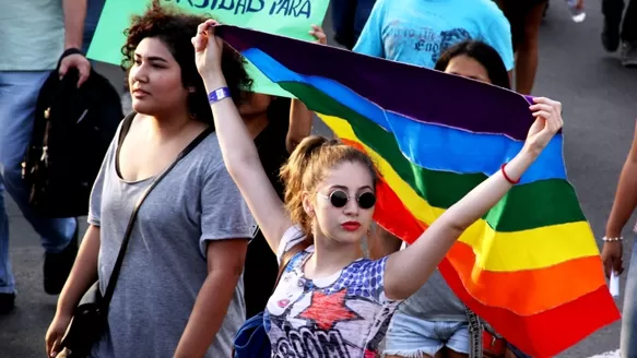 Ciudadanos marchando en Lima por los derechos de la comunidad LGBTIQ. Foto: numero-zero.net