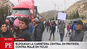 Bloquean vía en La Oroya