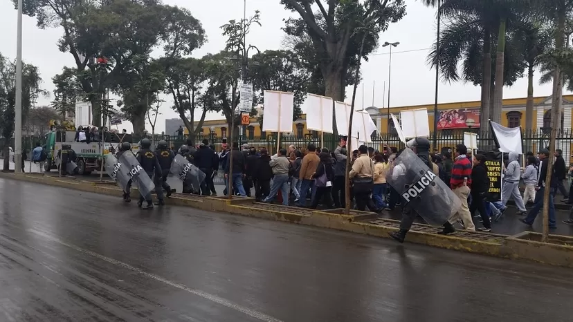 Serpar: trabajadores protestan exigiendo el pago de vales de consumo