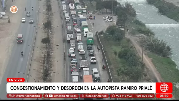 Congestionamiento y desorden en la autopista Ramiro Prialé. Foto: América Noticias Congestionamiento y desorden en la autopista Ramiro Prialé. Foto: América Noticias