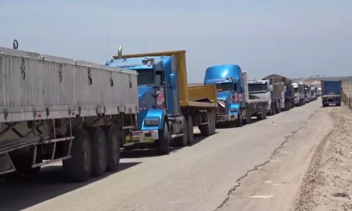 Transportistas levantan paro tras acuerdo con el Gobierno