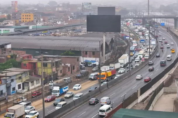 Triple choque en Vía de Evitamiento causó congestión en el Rímac. Foto: América Noticias