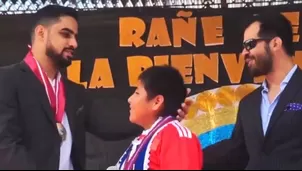 El filántropo también le regaló dos mil dólares al escolar de 12 años. Foto y video: América Noticias